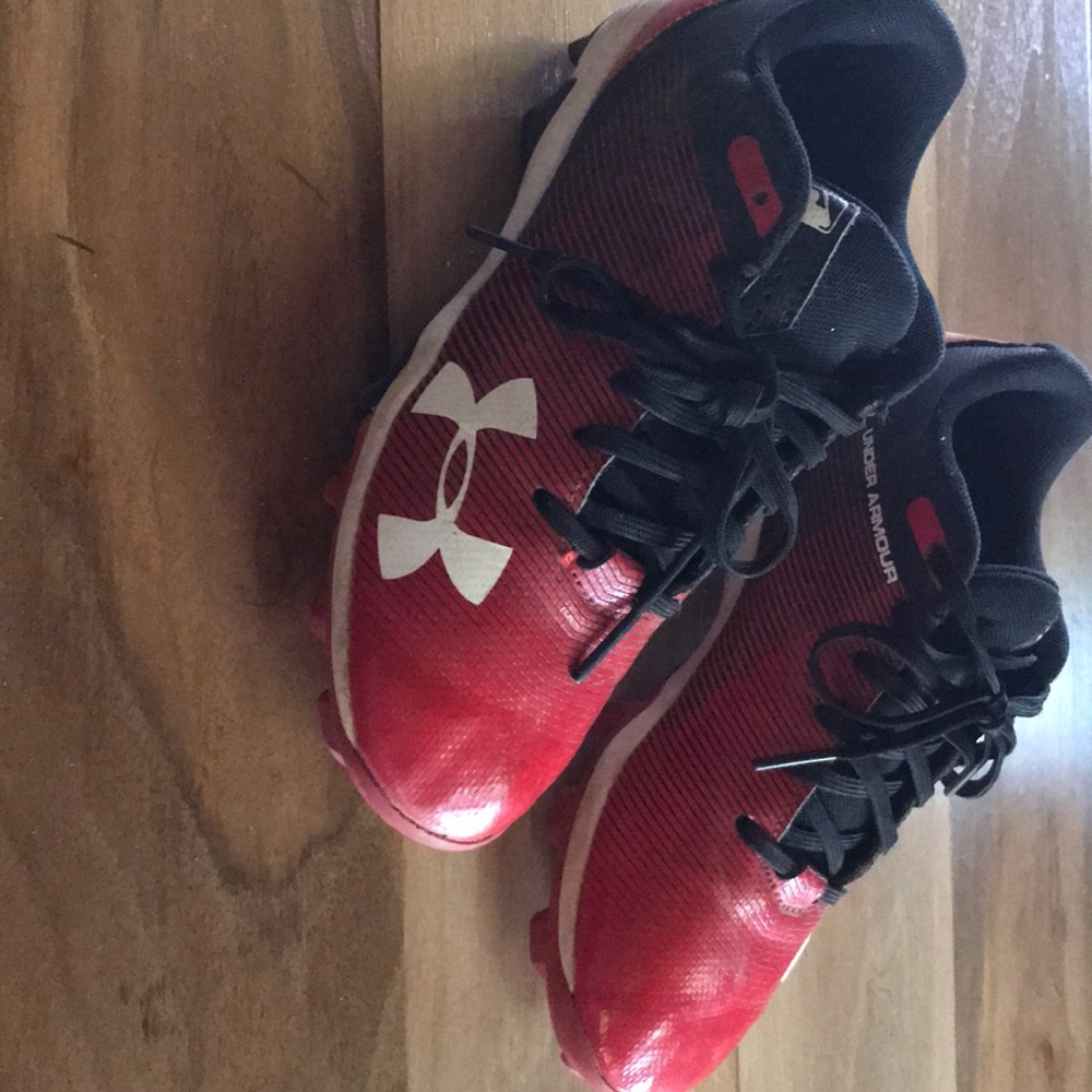 Boys baseball cleats